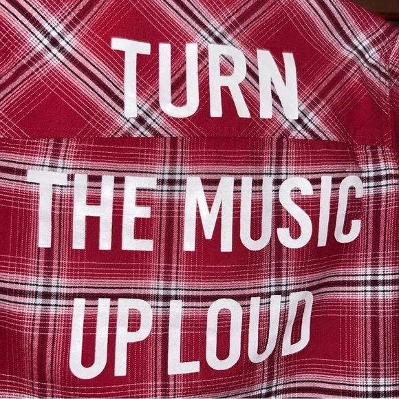 GREAT looking Boy’s fall plaid button down shirt - condition is like new - Picture 5 of 7